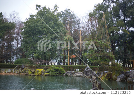 Spring Serious Green Center 112523235