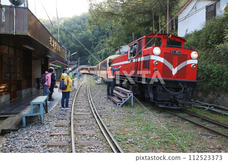 阿里山森林鐵路焦裡坪站及列車 112523373