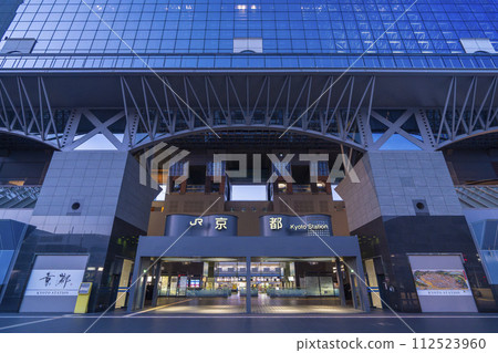 黎明前的京都車站 112523960