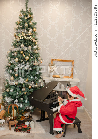 Christmas spent in the room on Christmas night 112525698