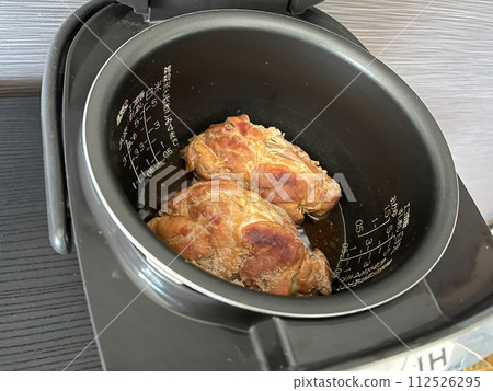 rice cooker cooking rice cooker cooking 112526295