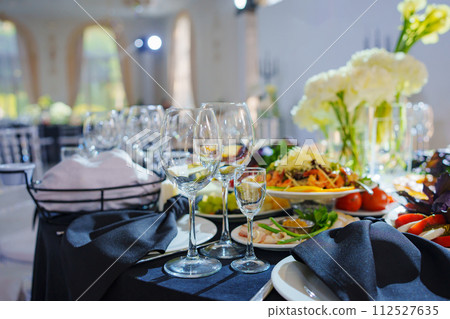 Beautifully set banquet table with black tablecloth. S 112527635