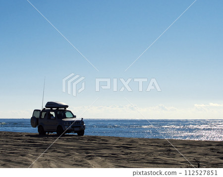 Drive the Suzuki Jimny (3rd generation) to the sandbar at the mouth of the Tenryu River 112527851