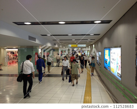 metro, subway, station 112528683