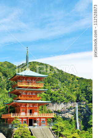 和歌山縣那智大社神社青石東治三塔和那智瀑布 112528873
