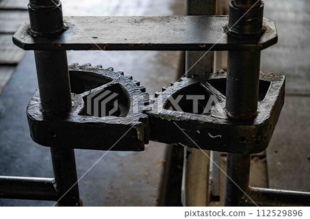 Antique iron gear mechanism for opening large gate 112529896