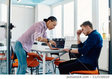 A furious business director of a startup office berating her employee for business mistakes and errors 112530020
