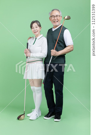 A senior holding a golf club 112531399