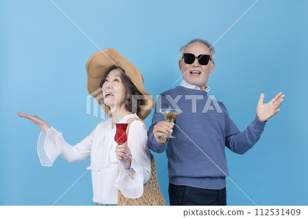 A senior holding a wine glass 112531409