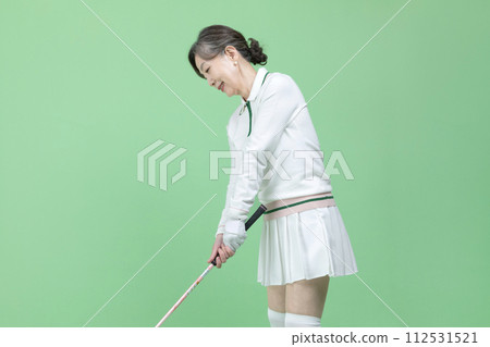 A female senior who plays golf 112531521