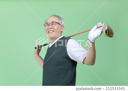 A male senior who plays golf 112531541