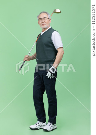 A male senior who plays golf 112531571