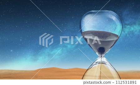 Flowing sand in the hourglass 112531891