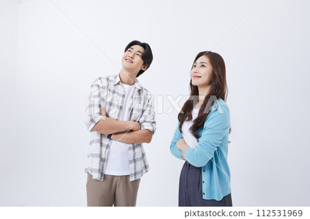 Men and women preparing for youth start up 112531969