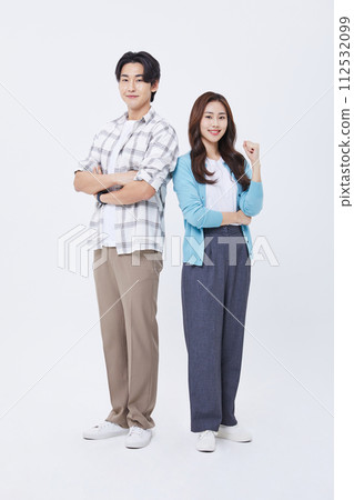 Men and women preparing for youth start up 112532099