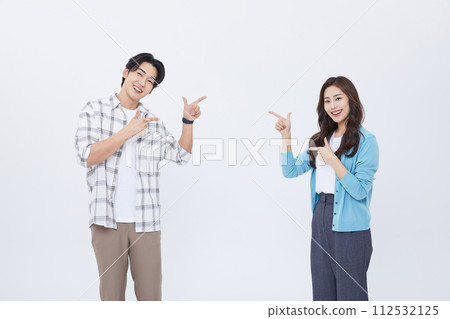 Men and women preparing for youth start up Men and women preparing for youth start up 112532125