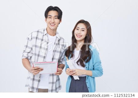 A man and a woman who talk with a file while preparing for a youth start up A man and a woman who talk with a file while preparing for a youth start up 112532134