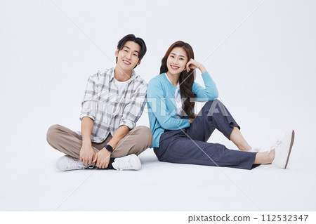 A man and a woman sitting cross legged A man and a woman sitting cross legged 112532347