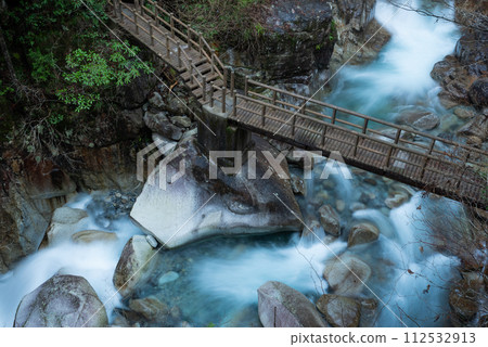 美麗的瀑布 龍神瀑布 美麗的瀑布 龍神瀑布 112532913