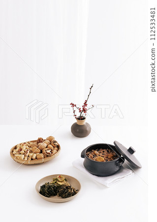 There are several vegetables and five grain rice that are eaten during the first full moon of the New Year 112533481