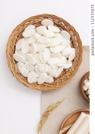 There's a white background with a basket full of rice cake soup 112533875