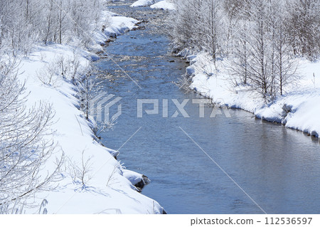 冬天的白馬－姬川的霧凇 112536597