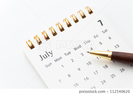 七月日曆和原子筆 112540620