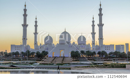 Sheikh Zayed Grand Mosque in Abu Dhabi day to night timelapse after sunset, UAE 112540694