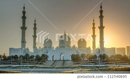 Sheikh Zayed Grand Mosque in Abu Dhabi at sunset timelapse, UAE 112540695