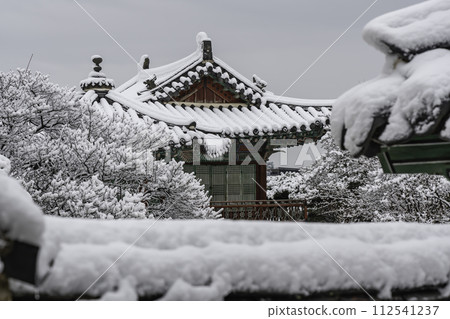 Changdeokgung palace 112541237
