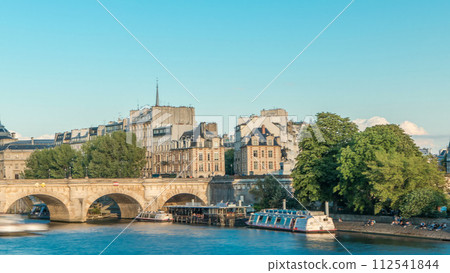 Sunset timelapse over Seine river, Pont Neuf bridge and Cite island with Royal palace. Paris, France 112541844