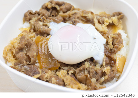 Delicious egg-topped beef bowl bento Delicious egg-topped beef bowl bento 112542346
