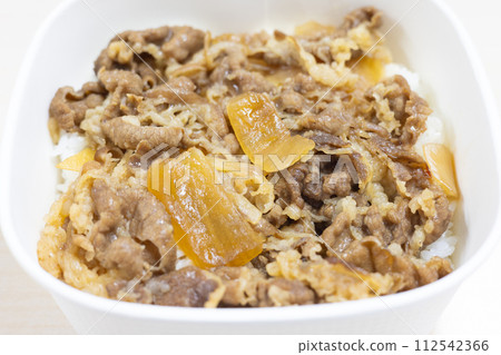 美味的牛肉飯午餐 美味的牛肉飯午餐 112542366