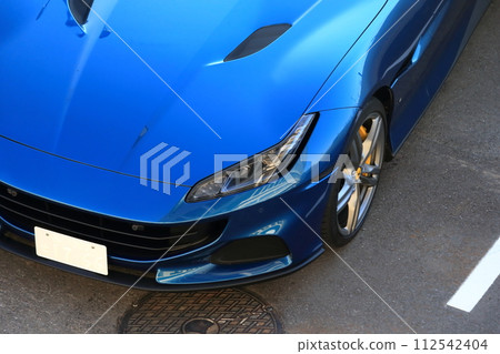 Image of a sports car in a parking lot 112542404