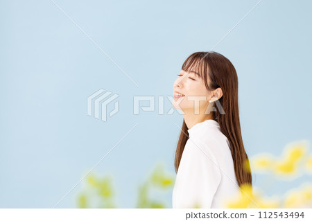 Beauty Woman Blue Back Front Bokeh 112543494