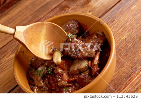 Beef bourguigno Beef bourguigno 112543629