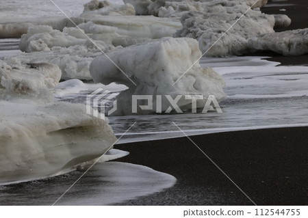objects on the sand objects on the sand 112544755