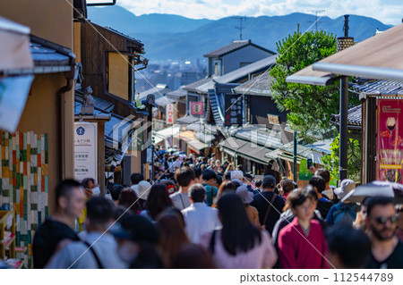 京都府、京都市、東山區、清水寺、關西、近畿地區、鳥居、夏季旅遊、神社、寺廟、傳統文化、參拜、清水坂 112544789