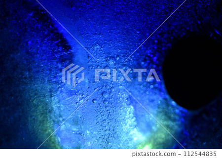 Close-up of melting ice cubes 112544835