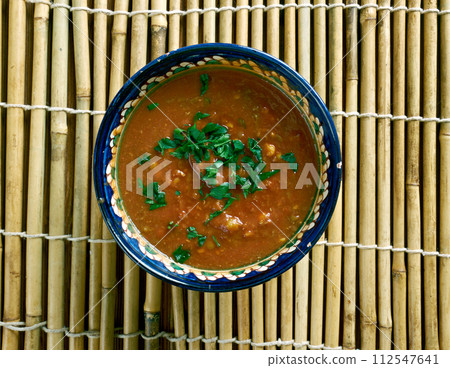 Indian curry dish 112547641