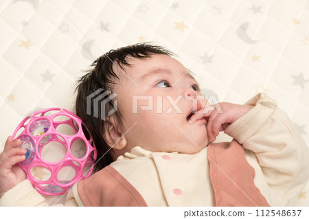 [Baby sucking thumb and toys] 112548637