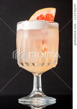 Grapefruit tequila sour cocktail 112550247