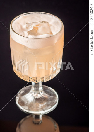 Grapefruit tequila sour cocktail 112550249