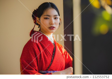 紅色長袖和袴 112553752