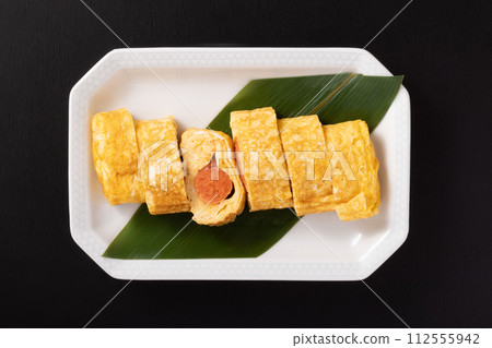 Rolled egg with mentaiko 112555942