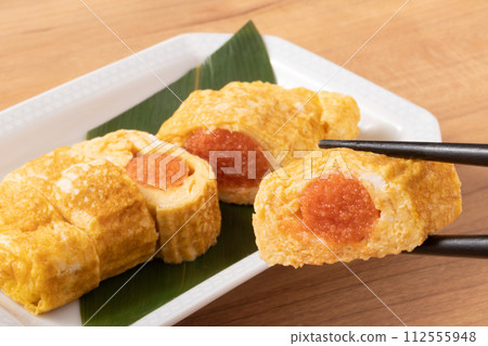 Rolled egg with mentaiko 112555948