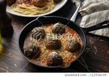 italian meat balls with marinara sauce and spaghetti italian meat balls with marinara sauce and spaghetti 112556239