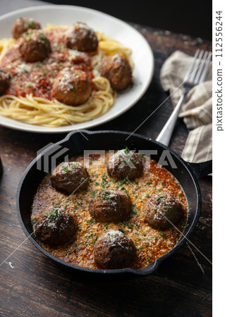 italian meat balls with marinara sauce and spaghetti 112556244