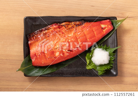 [Chilean farmed] Salmon marinated in mirin grilled 112557261