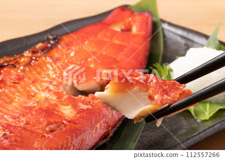 [Chilean farmed] Salmon marinated in mirin grilled 112557266